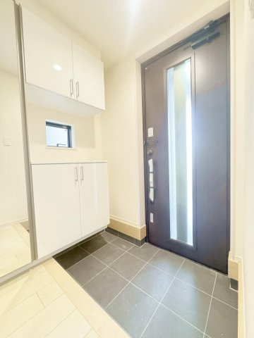 江戸川区北小岩３丁目　新築分譲住宅　全５棟の玄関|【玄関】高級感のあるオシャレな玄関です。　