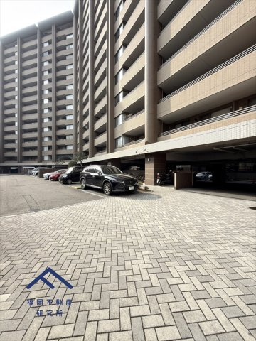 サングレート薬院駅ロイヤルウィンの駐車場