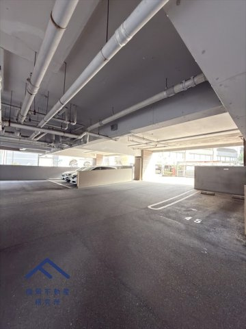 サングレート薬院駅ロイヤルウィンの駐車場