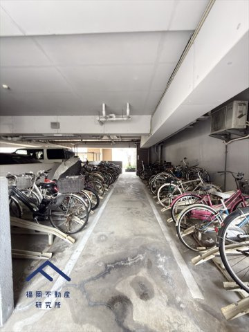 サングレート薬院駅ロイヤルウィンの駐車場