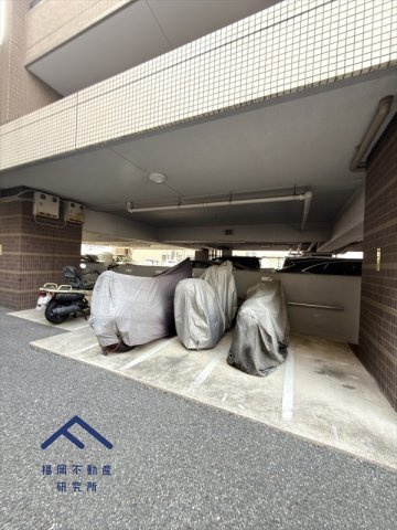 サングレート薬院駅ロイヤルウィンの駐車場