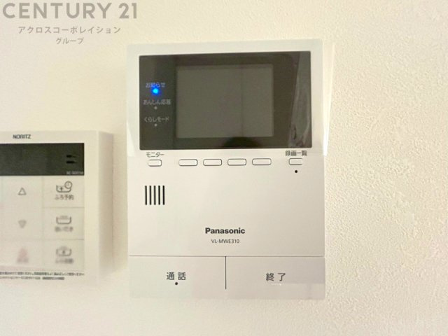 訪問者が来たときにテレビ画面で確認できるため、安心してドアを開けられます。録画機能があるものもあり、留守中に来訪者を記録しておくことができます。利便性が高く、セキュリティ面でも安心です。