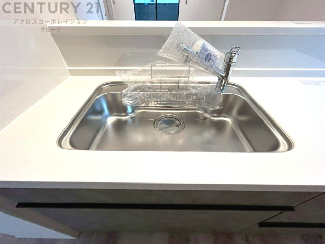 大きなシンクでお鍋などの大きな調理器具を洗う際にも便利です。
