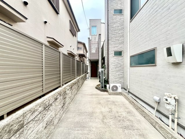 豊島区長崎3丁目　中古戸建の駐車場|2026.03.02撮影

現地ご見学希望・資料請求などお気軽にお問い合わせ下さい！
03-5990-5201