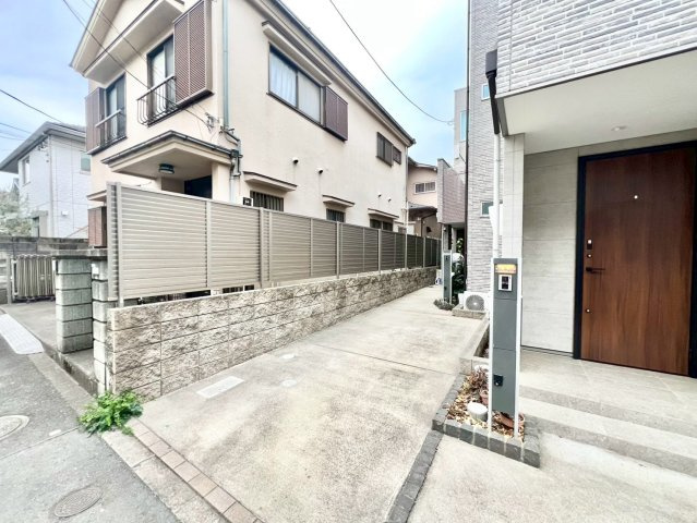 豊島区長崎3丁目　中古戸建の駐車場|2026.03.02撮影

現地ご見学希望・資料請求などお気軽にお問い合わせ下さい！
03-5990-5201