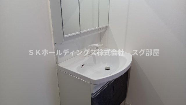 厚中町貸家D号の洗面所