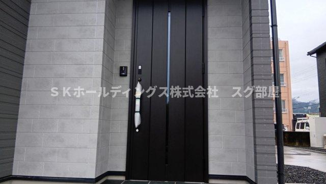 厚中町貸家D号の玄関
