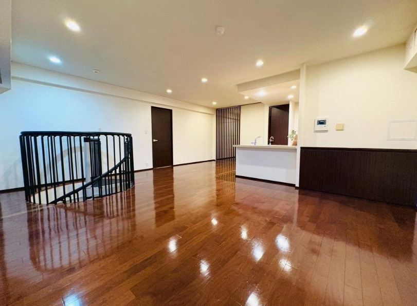 コンフォールヒルズ衣笠金閣寺道の居間・リビング