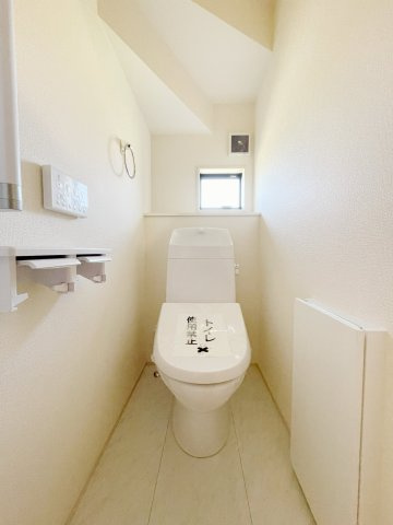 新築戸建・新築建売　伊勢崎市第3国定町　あずま北小学校・あずま中学校のトイレ|トイレは1階と2階についているので来客用とプライベート用で使い分けも可能！