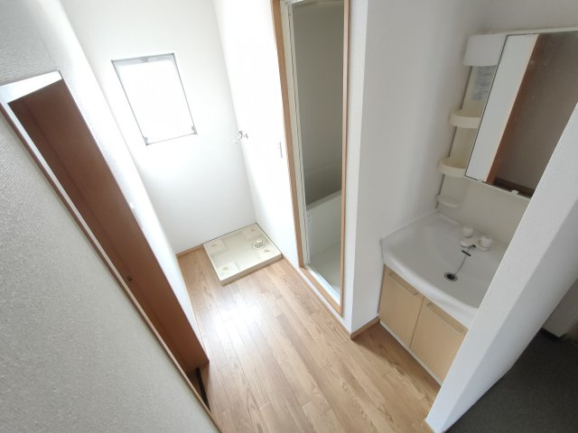 【洗面所】 | プラザドゥユートピア | スペースが確保できる洗面所です