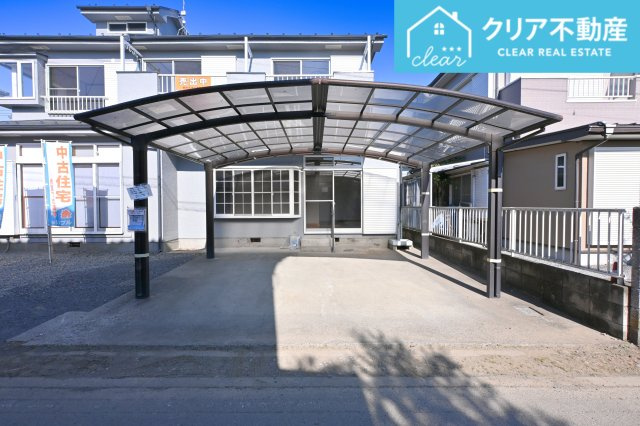 【駐車場】 | 太田市大原町　中古住宅 | 並列３台駐車可能なゆとりのスペース！カーポート付きで愛車を守ります。