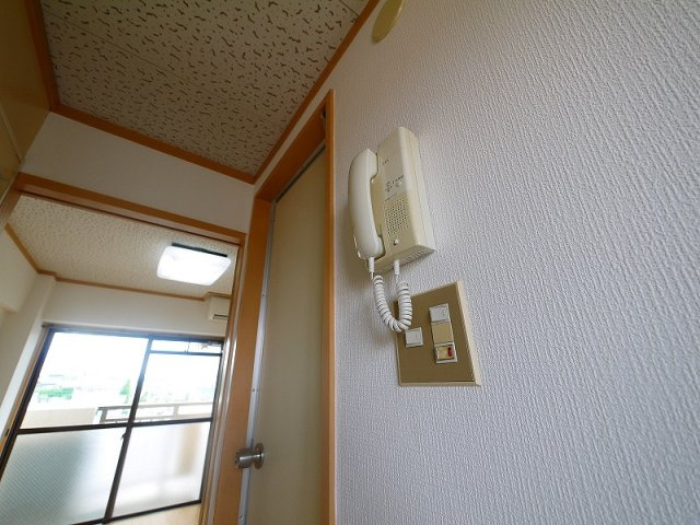 アイリスハイツ1号館のセキュリティ|インターホン付きです
