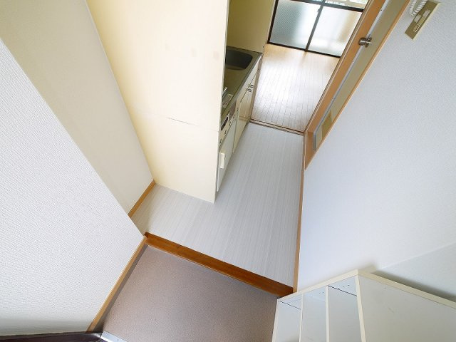 アイリスハイツ1号館の内装|明るい色調の室内です