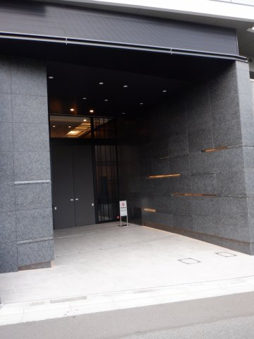 プラウド高田馬場のエントランス