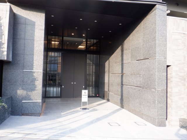 プラウド高田馬場のエントランス