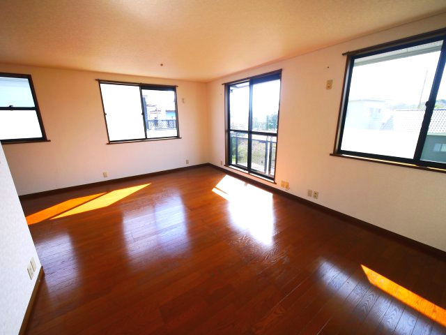 茂原市法目　中古戸建の洋室|内装一部リフォーム済み令和8年1月 ミサワホーム施工 リビング約18帖 オール電化 カーポート2台