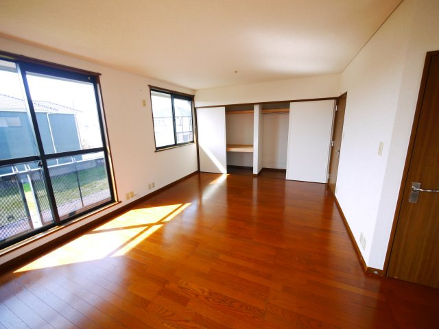 茂原市法目　中古戸建の洋室|内装一部リフォーム済み令和8年1月 ミサワホーム施工 リビング約18帖 オール電化 カーポート2台