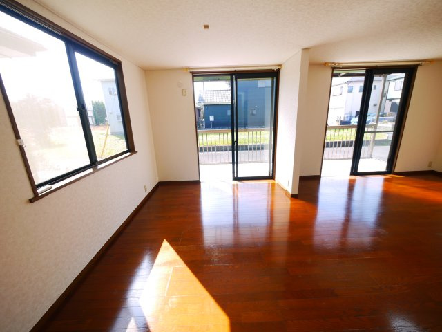 茂原市法目　中古戸建の居間・リビング|内装一部リフォーム済み令和8年1月 ミサワホーム施工 リビング約18帖 オール電化 カーポート2台