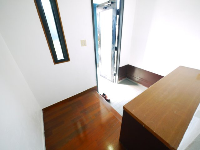 茂原市法目　中古戸建の玄関|内装一部リフォーム済み令和8年1月 ミサワホーム施工 リビング約18帖 オール電化 カーポート2台