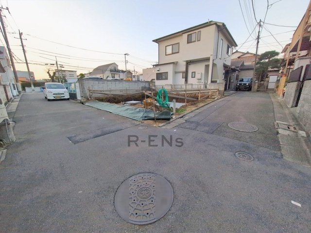 【前面道路含む現地写真】 | 練馬区北町５丁目　新築戸建て | 見通しの良いエリアでお車も運転しやすく安心です！
