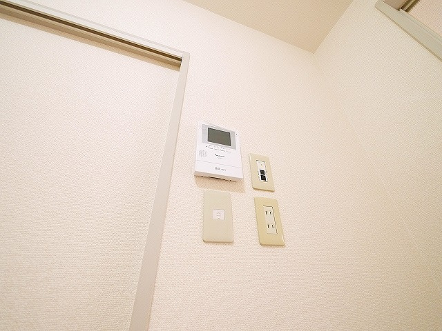 グローバルハイツ鳩之門Aのセキュリティ|お顔が見えるモニター付きインターホンで安心。