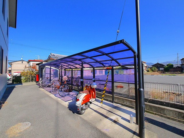 グローバルハイツ鳩之門Aのその他共用部分|ゆったりとした駐輪スペース。