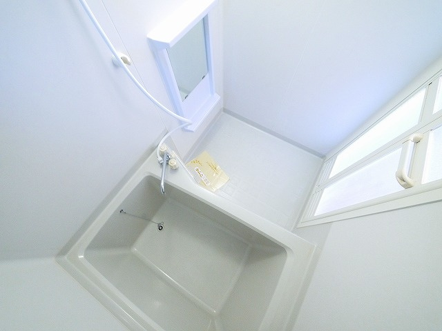 グローバルハイツ鳩之門Aの浴室|日々の暮らしに欠かせないお風呂です