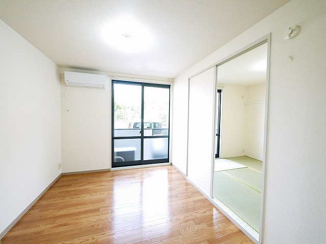 グローバルハイツ鳩之門Aの居間・リビング|ゆったりとした居間です