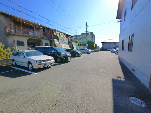 グローバルハイツ鳩之門Aの駐車場|駐車スペースもあります