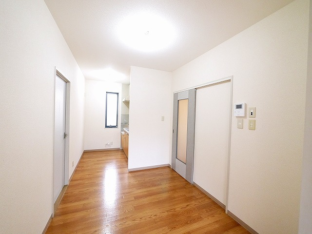 グローバルハイツ鳩之門Aの居間・リビング|ゆったり過ごせる居間です