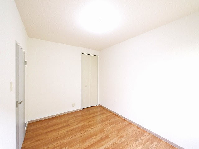 グローバルハイツ鳩之門Aの寝室|ゆとりの広さです