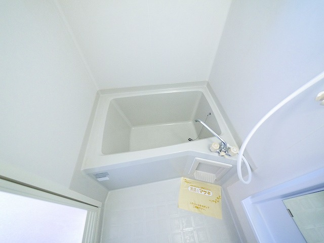 グローバルハイツ鳩之門Aの浴室|きれいなお風呂です