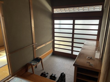 倉敷市北浜町　中古戸建の玄関