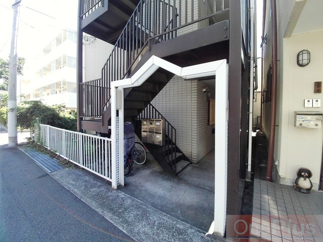 江川マンションのエントランス