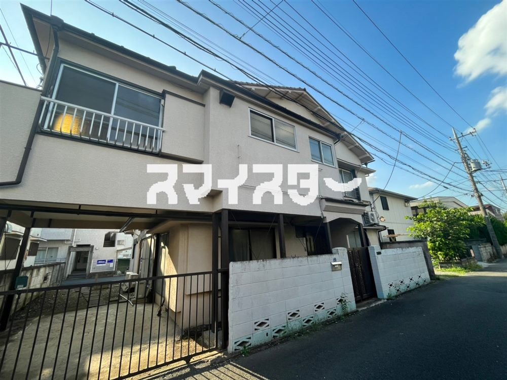 小金井市緑町１丁目のアパートのエントランス