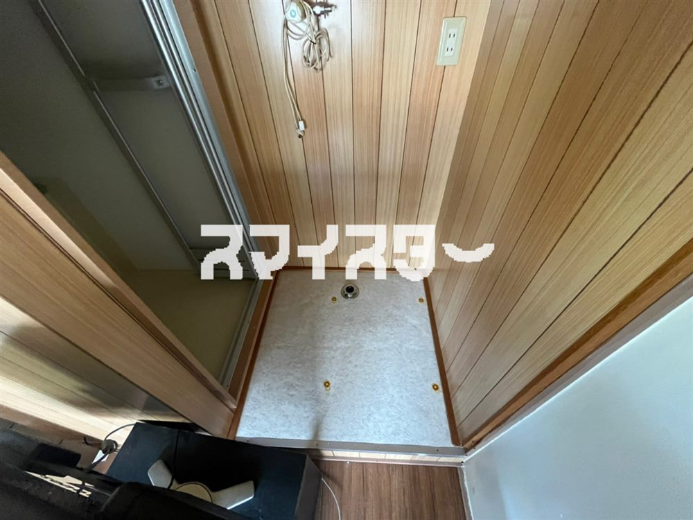 小金井市緑町１丁目のアパートの玄関