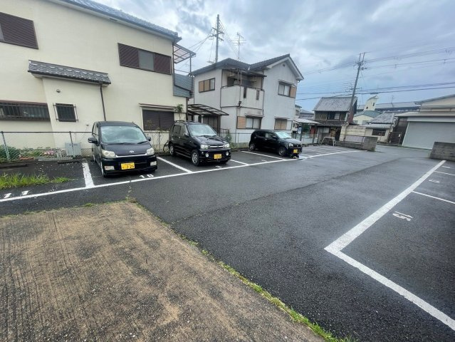 桜井市一棟アパートの駐車場