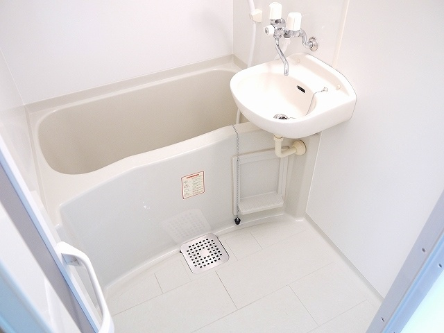 アイリスハイツ6号館の浴室|ゆったり過ごせるお風呂です