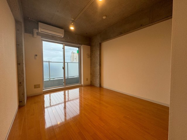 川崎市多摩区登戸の賃貸マンションの居間・リビング