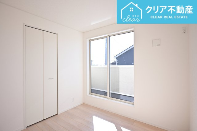 【洋室】 | 桐生市相生町第17　クレイドルガーデン　2号棟 | 大きな窓の明るい洋室です！