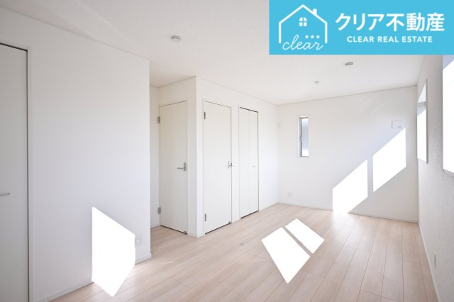 【洋室】 | 桐生市相生町第17　クレイドルガーデン　2号棟 | 間仕切りできる洋室です。お子様の成長に合わせて間取りを変えることができます！

