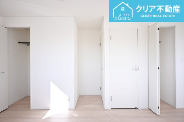【収納】 | 桐生市相生町第17　クレイドルガーデン　2号棟 | ２つのウォークインクローゼットですっきりとしたお部屋に！
