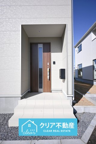【玄関】 | 桐生市相生町第17　クレイドルガーデン　2号棟 | 玄関はディンプルキー＆ダブルロックドア採用で防犯対策もバッチリです！