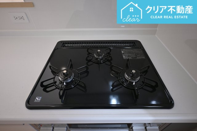 【キッチン】 | 桐生市相生町第17　クレイドルガーデン　2号棟 | 三口コンロで家事効率アップ！
