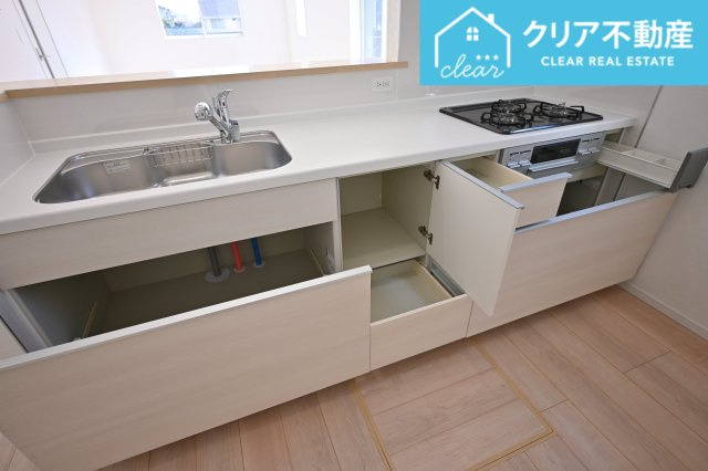 【キッチン】 | 8/11値下げ！桐生市相生町第17 | スライド収納付きシステムキッチン。パスタ鍋や圧力鍋の出し入れもスムーズ！