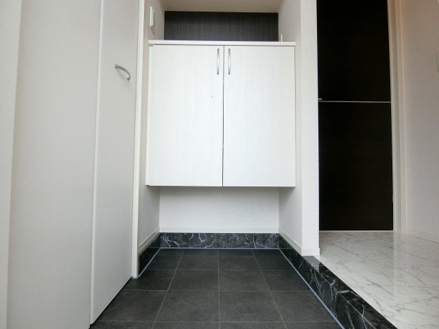 プレミスト　B棟の玄関