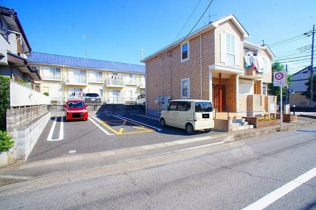 ヴェルデメゾンⅢの駐車場