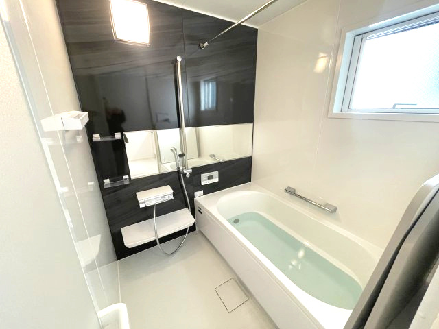 佐伯区千同一丁目　№35273の浴室|足を伸ばして
ゆったり入れます。