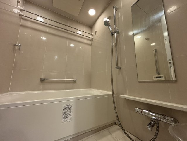 バスルーム、バスタブは1418サイズ