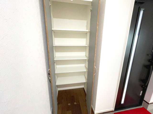 佐伯区千同一丁目　№35273の収納|玄関横収納